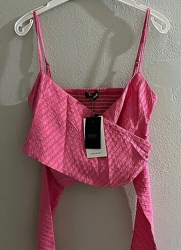l Beden Quzu askılı crop bluz