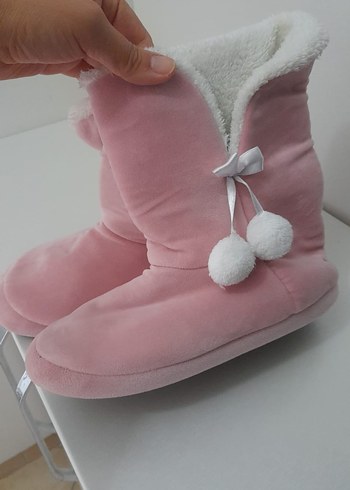 Pembe Kürklü Sıcak Ev Botu