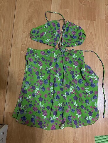 40 Beden Çiçekli yeşil mini yazlık elbise