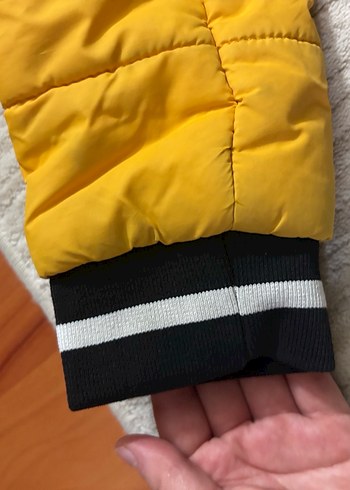 Sarı Kapüşonlu Erkek Çocuk Mont - Görsel 4