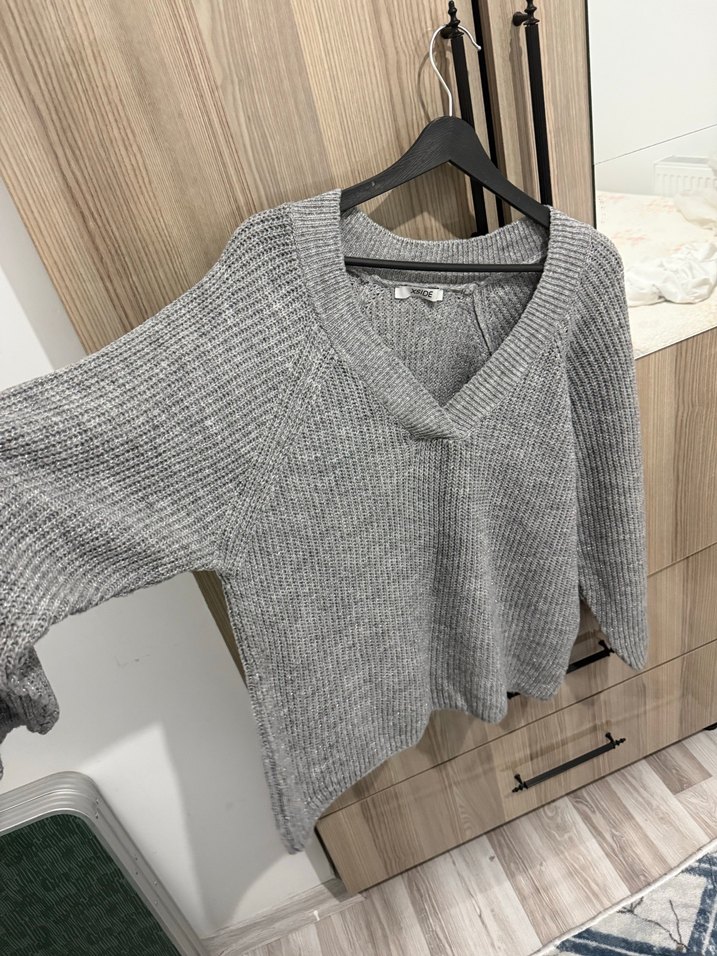 Gri V Yaka Örgü Kadın Kazak - Görsel 4