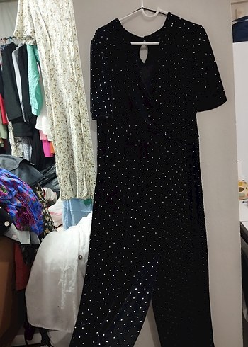 Siyah Taşlı V Yakalı Tulum - Görsel 4