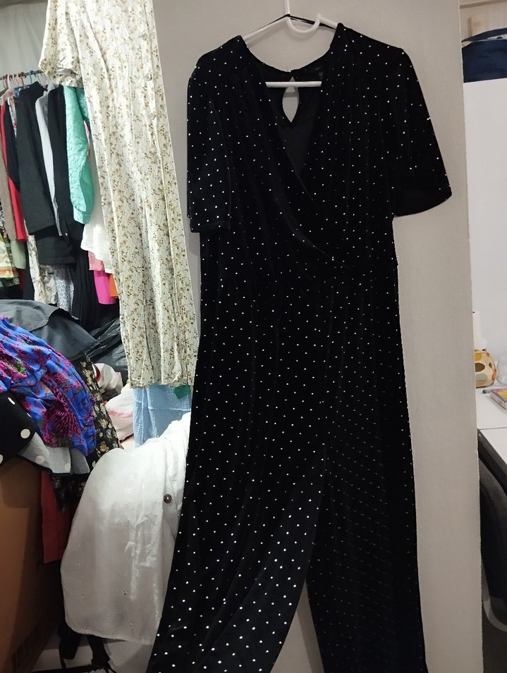 Siyah Taşlı V Yakalı Tulum - Görsel 4