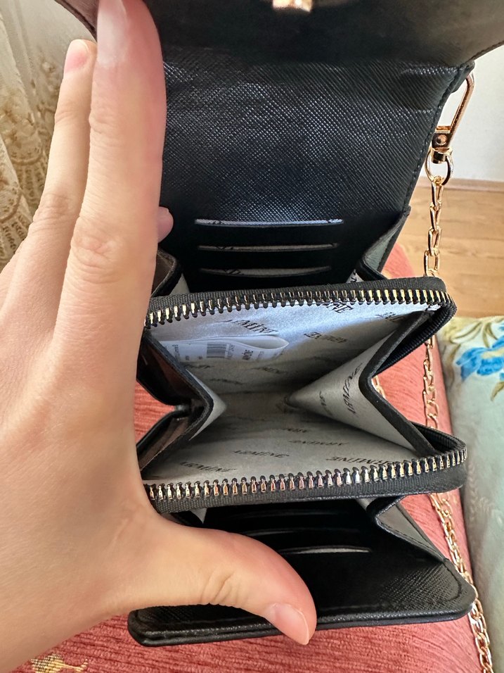 Zincir Detaylı Siyah Deri Çapraz Çanta - Görsel 4