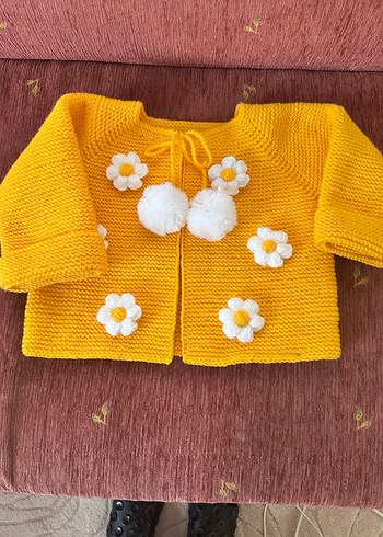 Sarı Nakışlı Kız Çocuk Örgü Hırka - Görsel 3