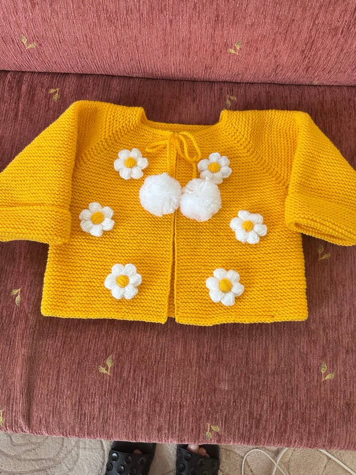 Sarı Nakışlı Kız Çocuk Örgü Hırka - Görsel 4