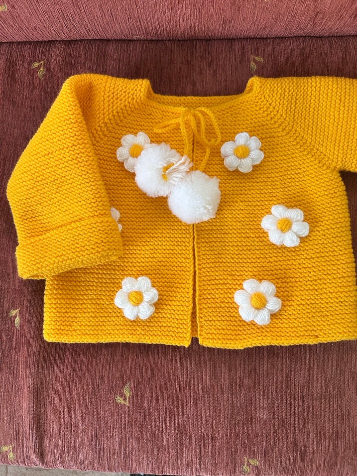 Sarı Nakışlı Kız Çocuk Örgü Hırka - Görsel 2