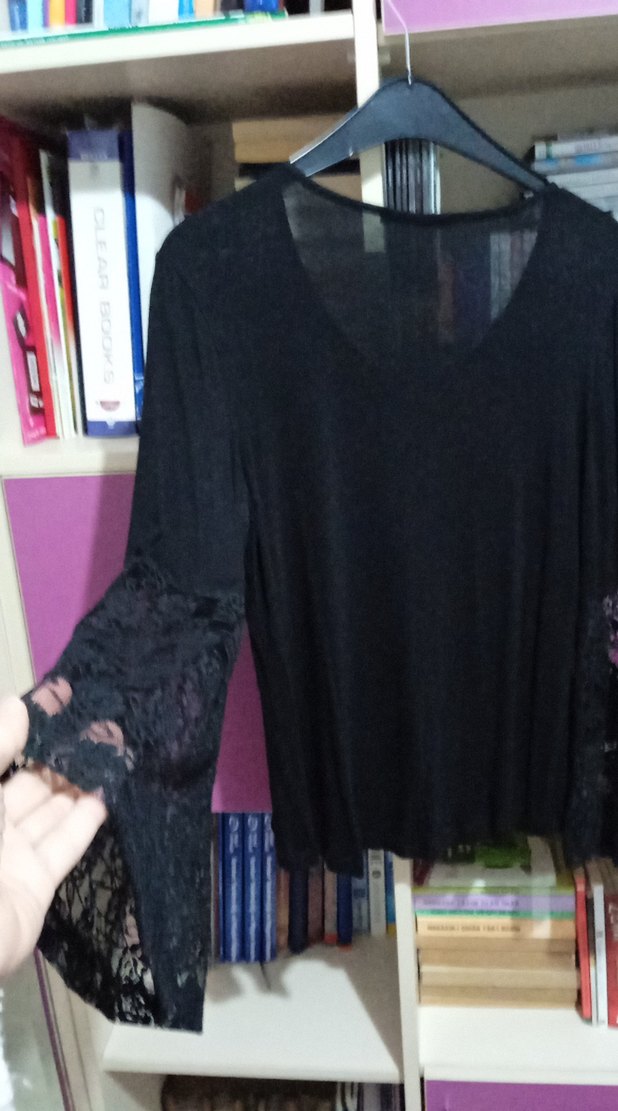 Siyah Dantel Detaylı V Yakalı Kadın Bluz - Görsel 3