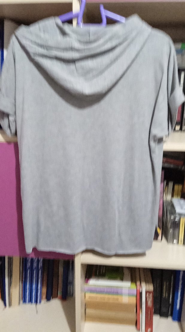 Gri Kapüşonlu Kadın Tişört - Görsel 2