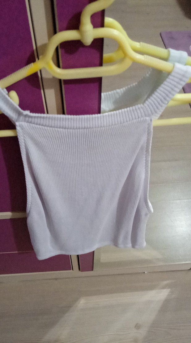 Beyaz Yüksek Yakalı Kadın Atlet - Görsel 2