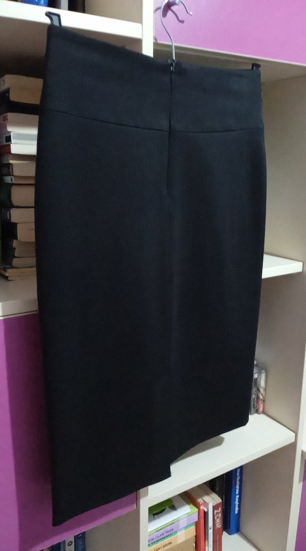 Kemer Detaylı Siyah Midi Kalem Etek - Görsel 2