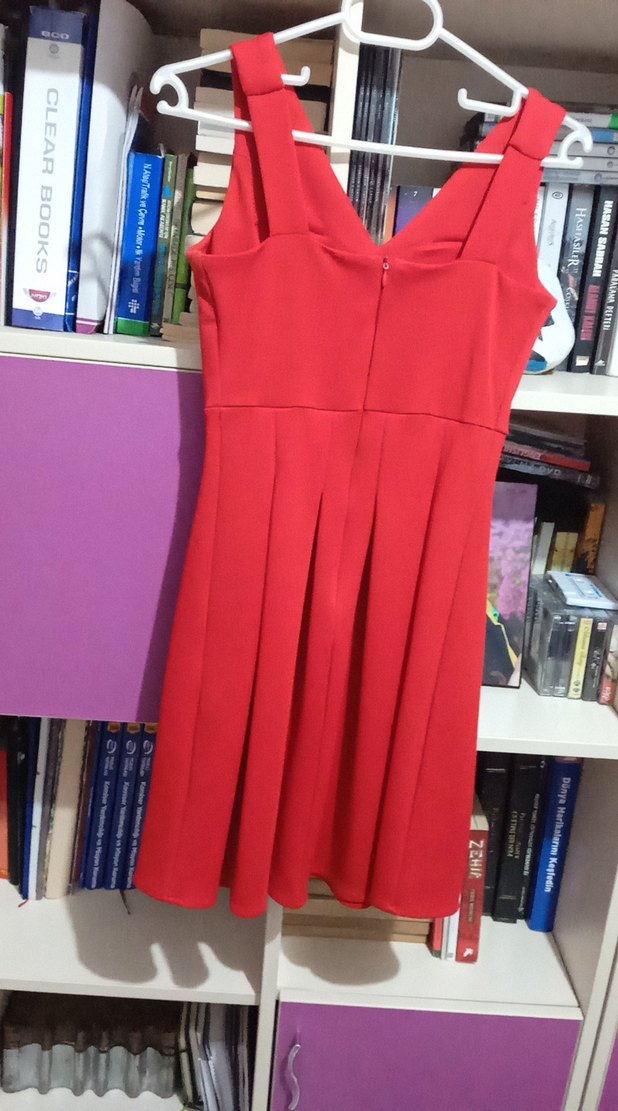 Kırmızı Pilili V Yaka Midi Abiye Elbise - Görsel 2