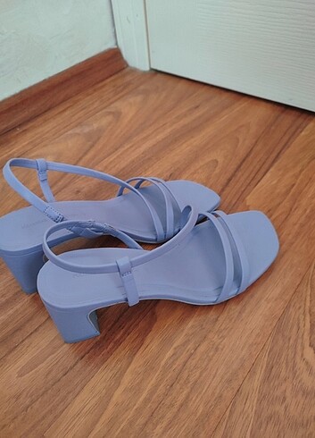 Pull and Bear Pull and bear lila renk sandalet