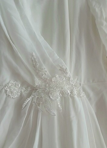 Beyaz tesettür işlemeli elbise 