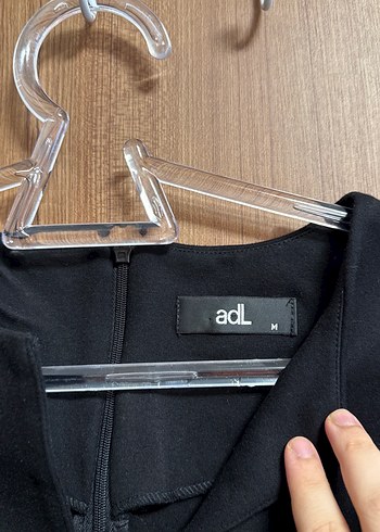 Siyah V Yaka Midi Kalem Elbise - Görsel 5