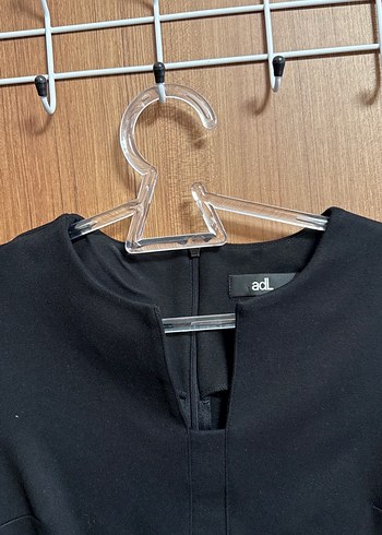 Siyah V Yaka Midi Kalem Elbise - Görsel 3