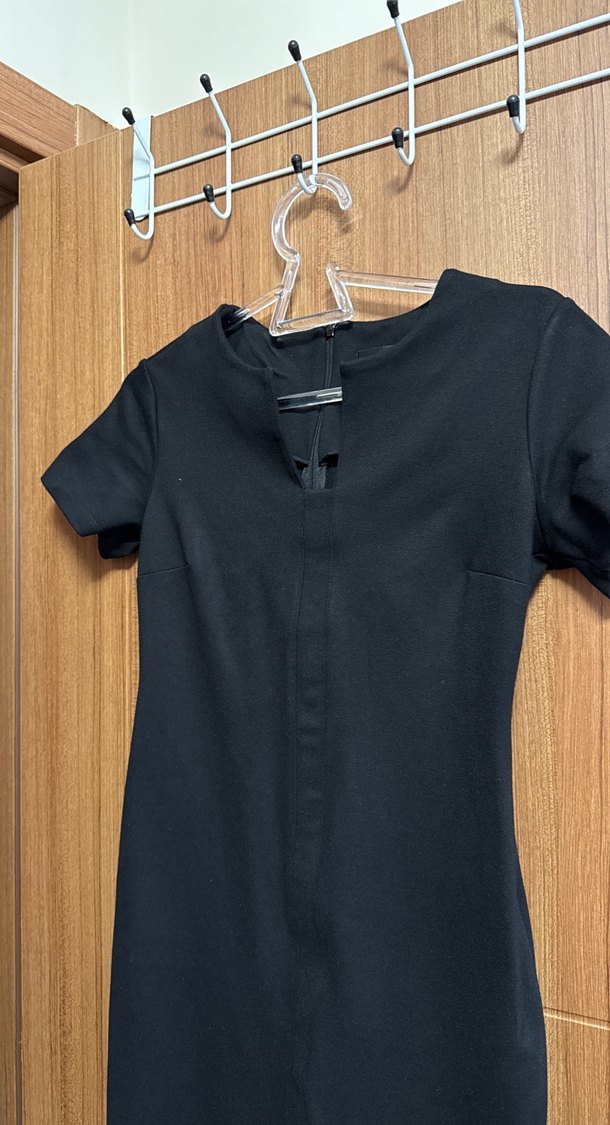 Siyah V Yaka Midi Kalem Elbise - Görsel 2