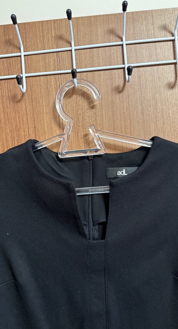 Siyah V Yaka Midi Kalem Elbise - Görsel 3