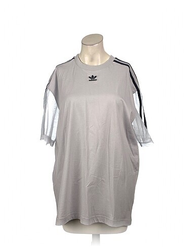 Adidas T-shirt %70 İndirimli.