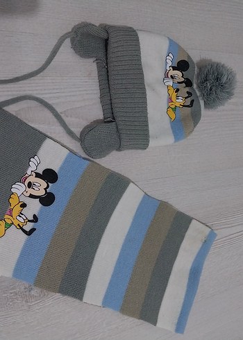 Walt Disney World Gri Mickey Mouse Nakışlı Örgü Bere ve Atkı Seti