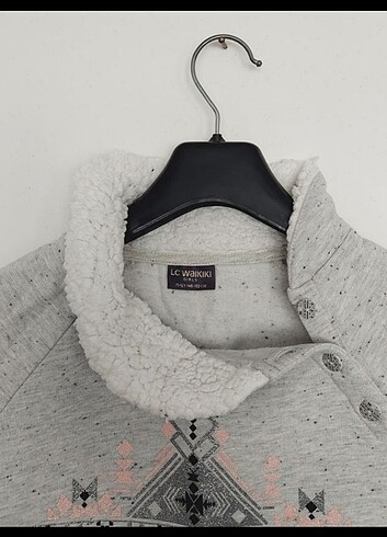 11-12 Yaş Beden Lcw sweatshirt 11/12 yaş az giyilmiş temizdir.