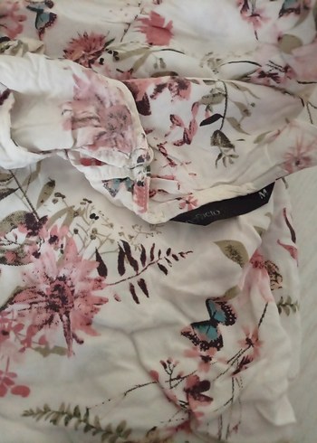 Beyaz Çiçekl Kadın Bluz - Görsel 2