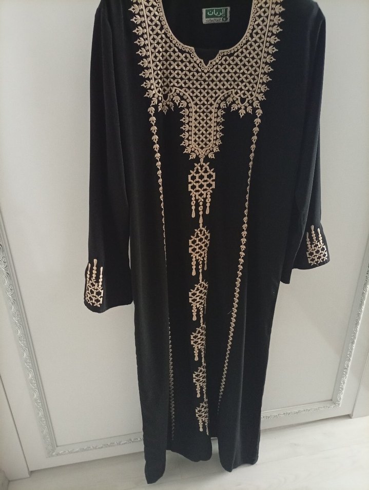 Siyah Nakışlı Uzun Kadın Elbise - Görsel 2