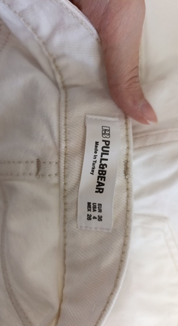 Beyaz Kadın Mini Denim Şort - Görsel 4