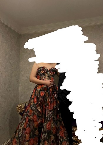 Çiçek Desenli Drapeli Uzun Straplez Abiye