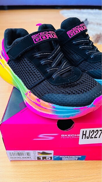 Skechers 33 numara spor ayakkabı