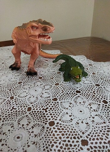 Dinozor ve timsah