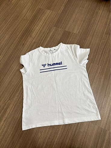 Hummel beyaz 8 yaş tişört