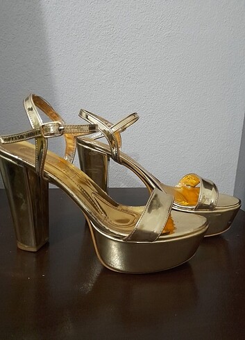 Gold ayakkabı