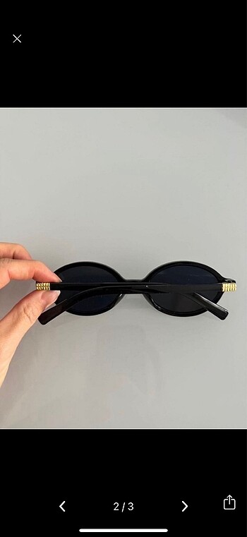 miu miu oval siyah güneş gözlüğü - Görsel 4
