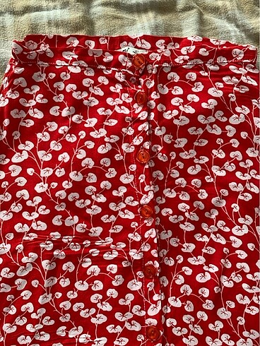H&M Kırmızı beyaz çiçekli midi düğmeli etek