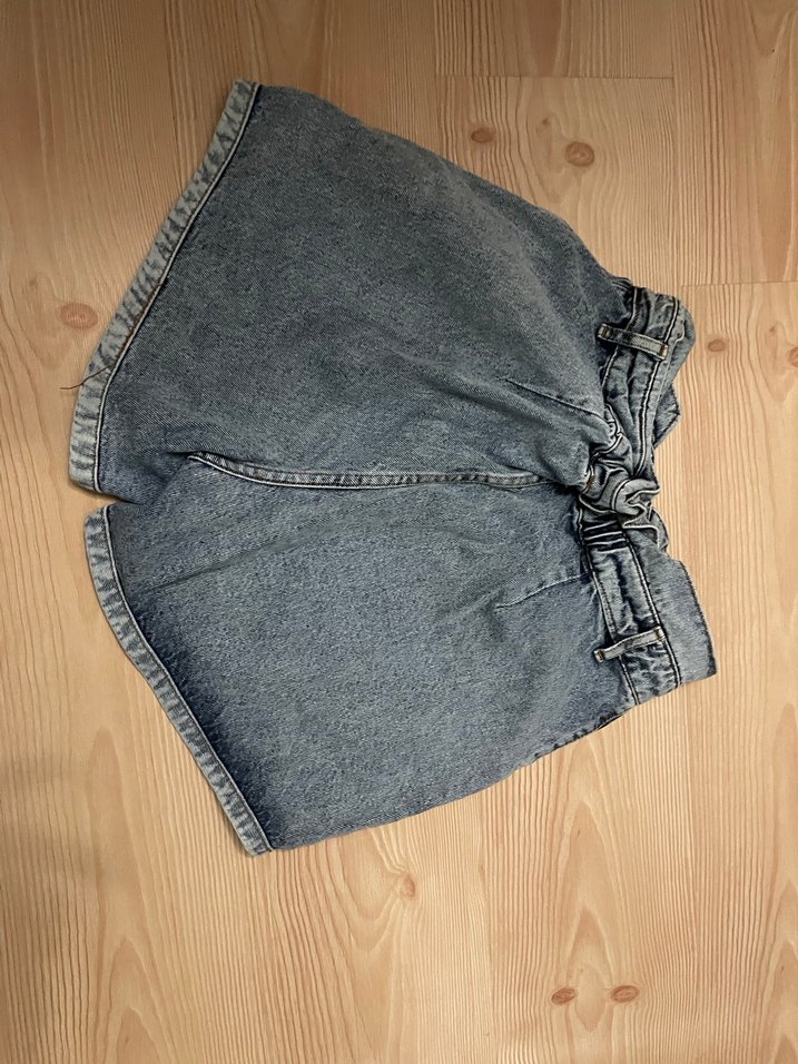 Kadın Gri Bol Kesim Mini Kot Şort - Görsel 2