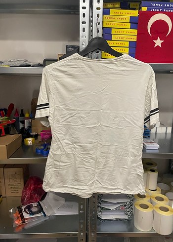 Beyaz Baskılı Kadın Tişört Velcro Detaylı - Görsel 3