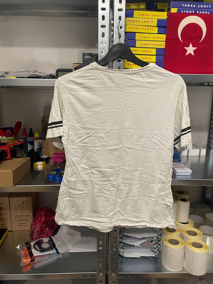 Beyaz Baskılı Kadın Tişört Velcro Detaylı - Görsel 3