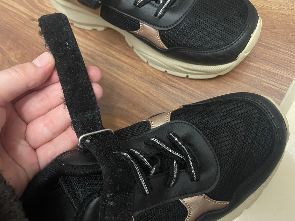 Kız Çocuk Parlak Siyah Cırtlı Spor Ayakkabı - Görsel 3