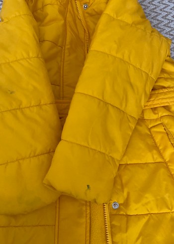 Sarı Kemerli Kız Çocuk Mont - Görsel 3