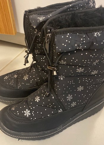 Kız Çocuk Siyah Kar Desenli Kaymaz Bot - Görsel 3