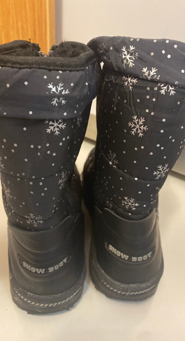 Kız Çocuk Siyah Kar Desenli Kaymaz Bot - Görsel 4