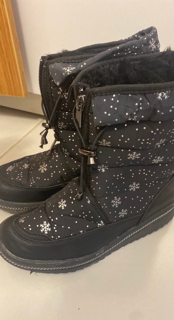Kız Çocuk Siyah Kar Desenli Kaymaz Bot - Görsel 3