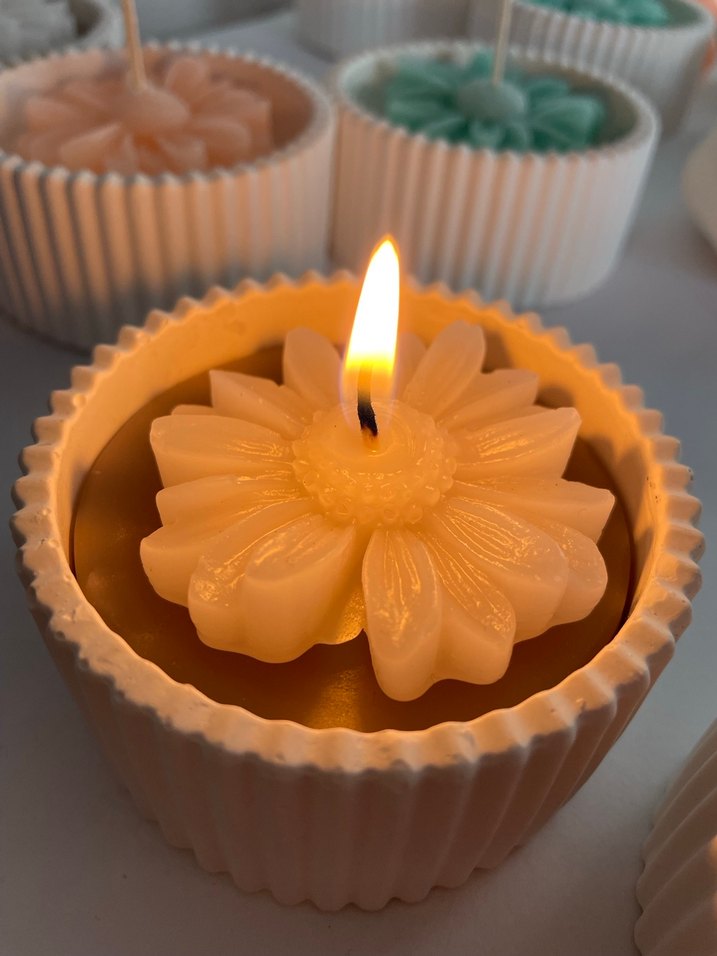 Renkli Çiçek Detaylı Mum - Görsel 3