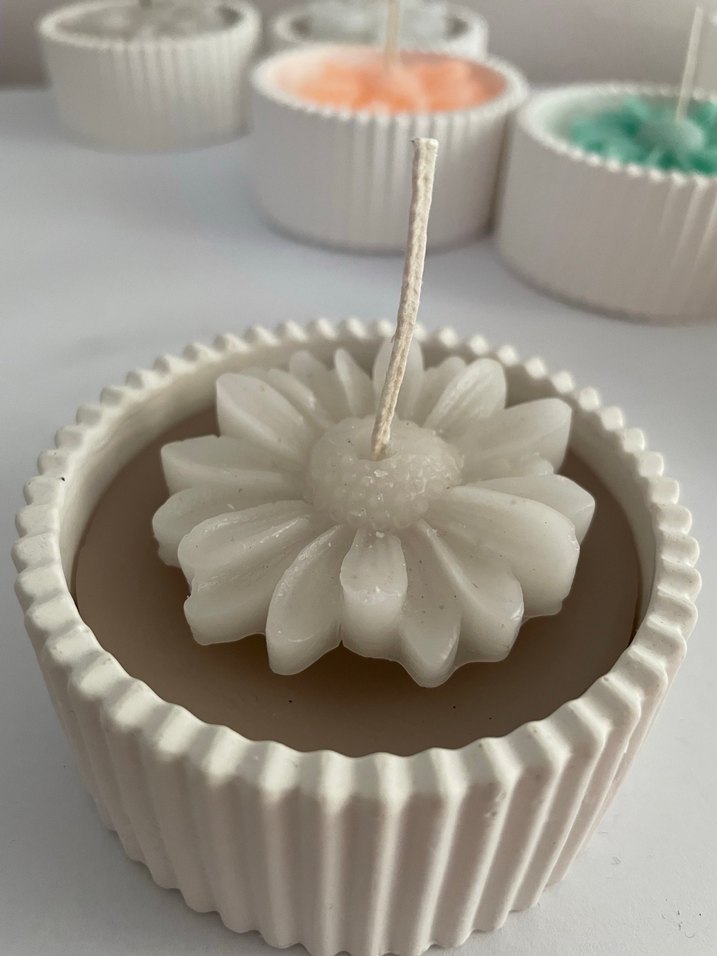 Beyaz Papatya Detaylı Mum - Görsel 3