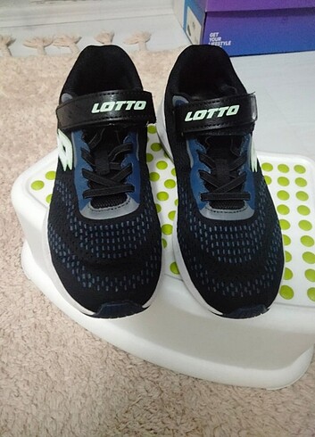 34 Beden Lotto unisex spor ayakkabi 