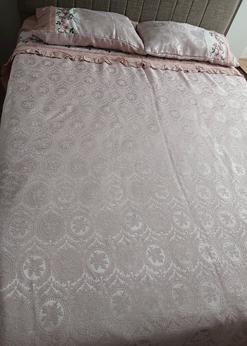 Nakışlı Pembe Yatak Örtüsü - Görsel 3