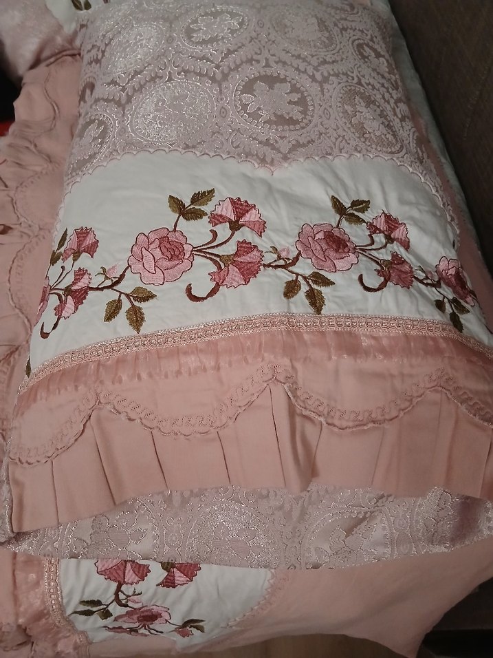 Nakışlı Pembe Yatak Örtüsü - Görsel 4
