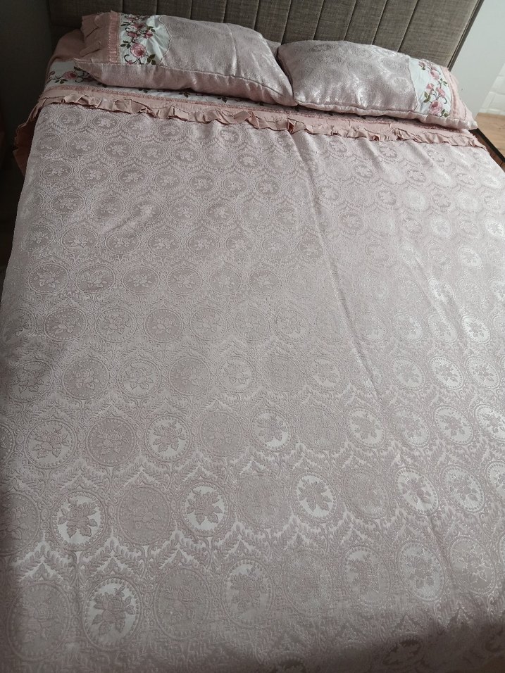 Nakışlı Pembe Yatak Örtüsü - Görsel 3