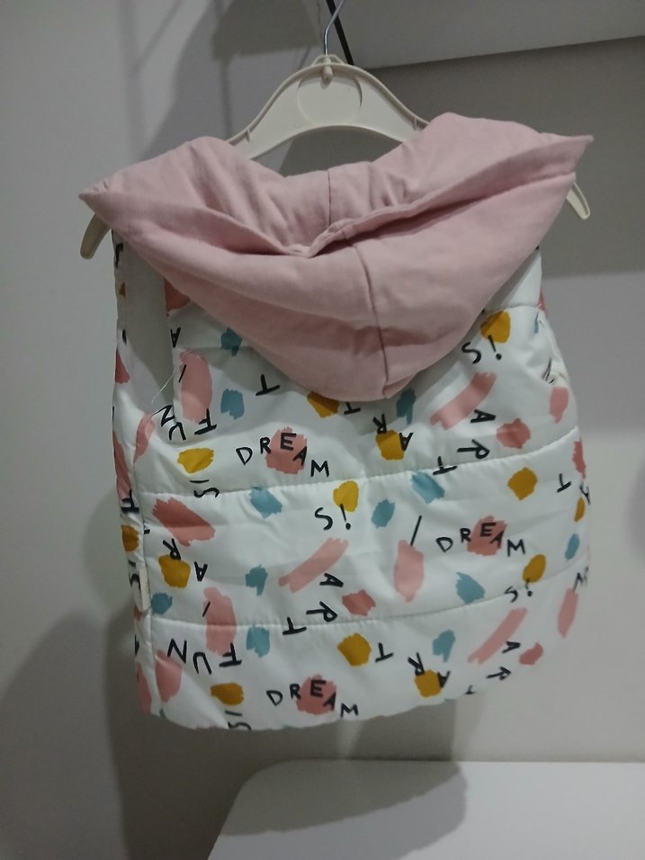 Kız Çocuk Kapüşonlu Baskılı Yelek - Görsel 2